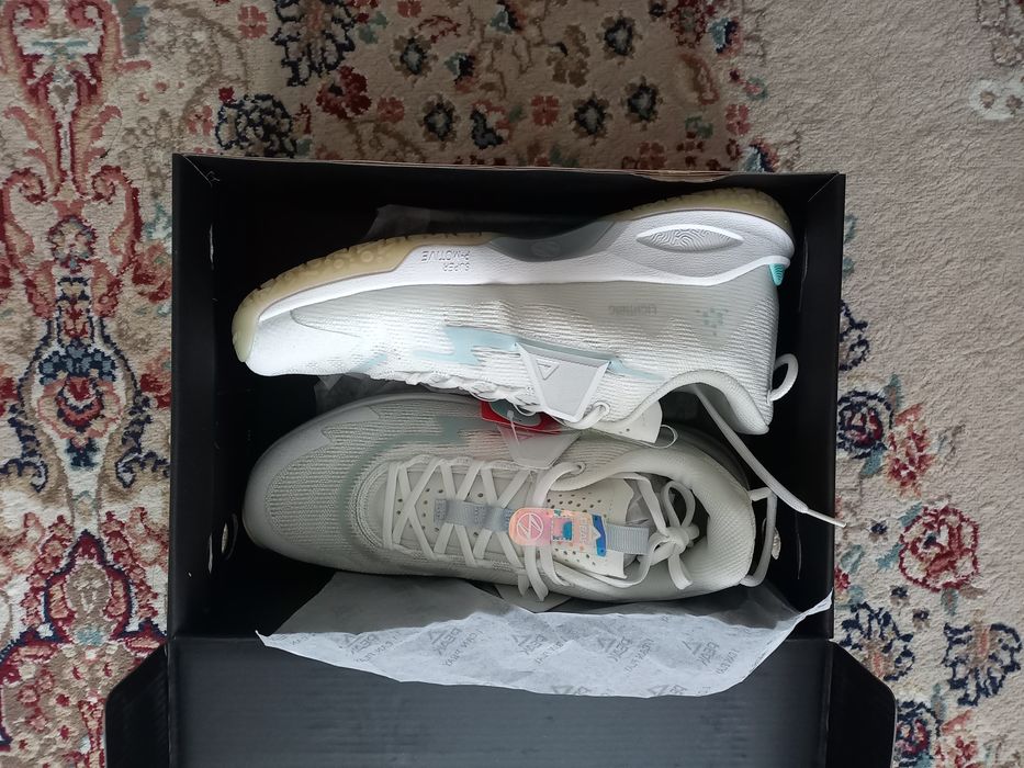 Кроссовки PEAK white