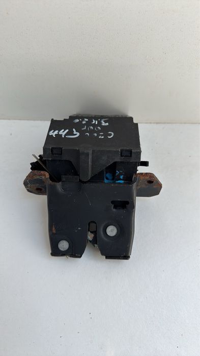 443. Брава за заден капак за Mercedes C class W203