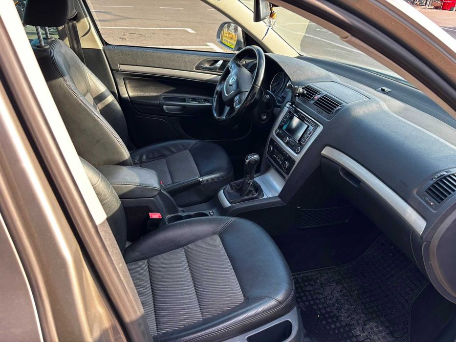 Skoda Octavia II Facelift Combi 2.0 TDI 140 CP | Model 2013 | Cutie manuală 6 trepte. Foarte bine întreținută