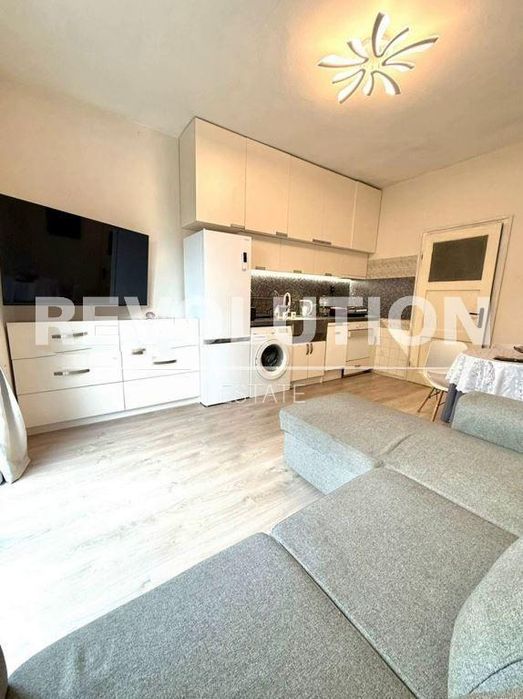 Тристаен апартамент в района на Гръцка махала!