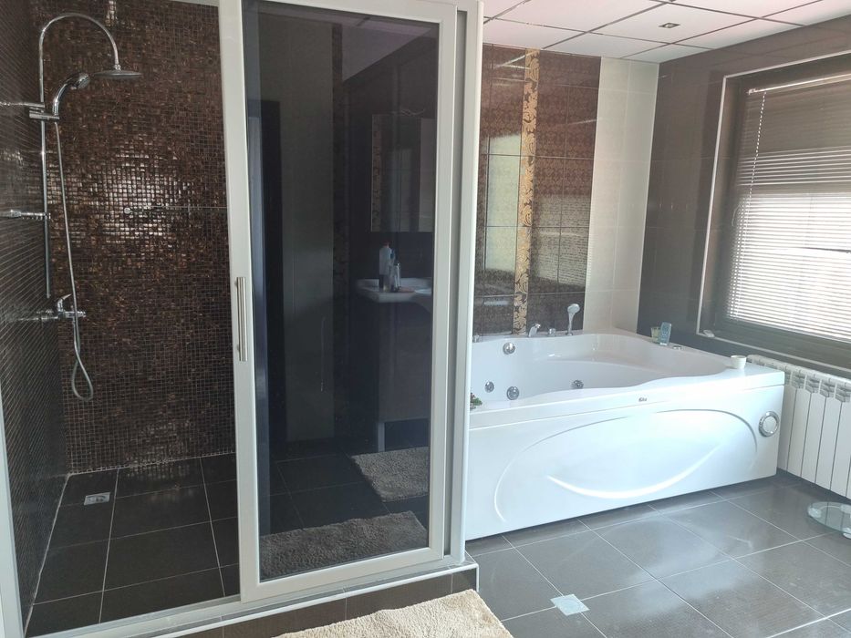 двуетажна къща в село Лясково