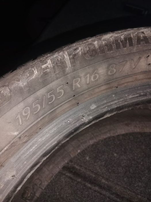 Продам 3 резины в хорошем состоянии