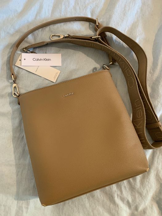 Дамска чанта Calvin Klein