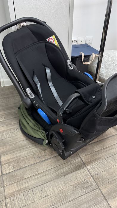 Продам детскую коляску 3в1