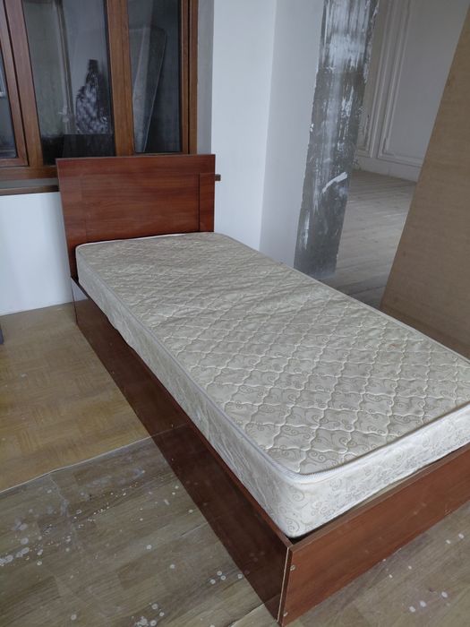 Продам односпальни кровать