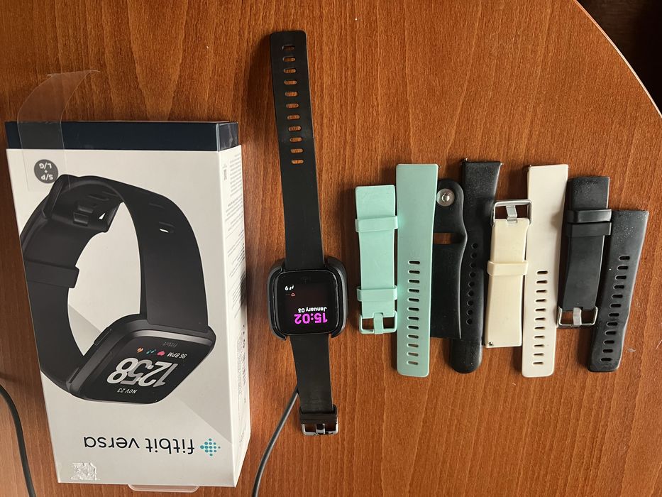 Смарт часовник Fitbit Versa