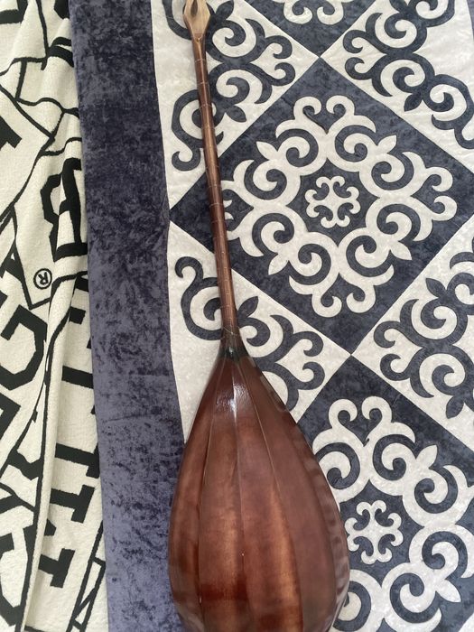 Қайыңнан жасалған Домбыра