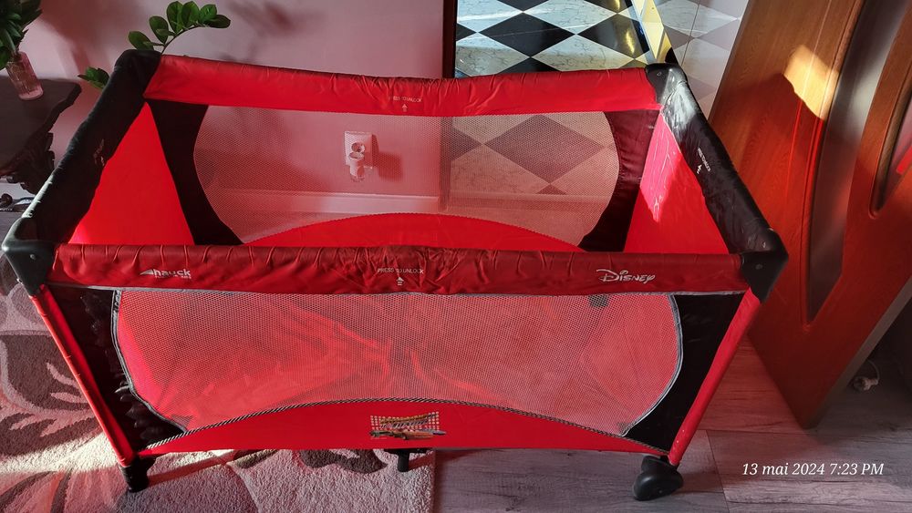 Vând patut bebe pliabil pentru transport cu saltea