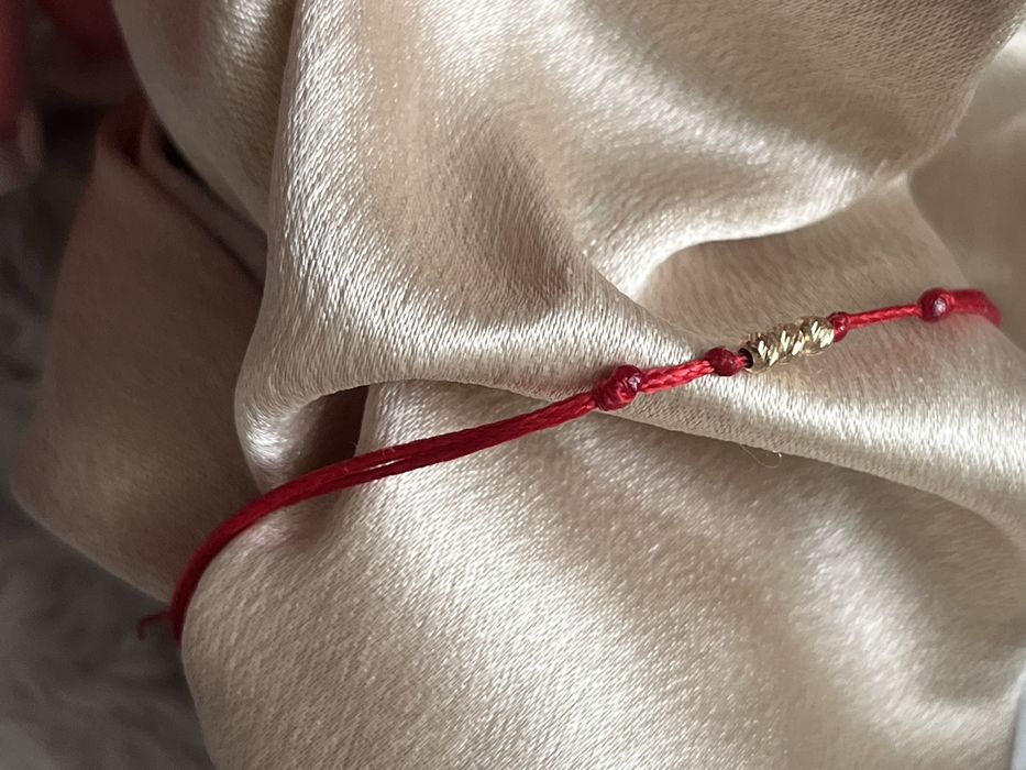 Червен конец с злато 14К