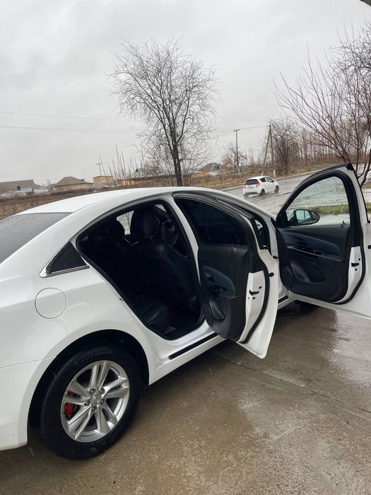 Chevrolet Cruze
5 pazisya lyuki bor.
Yili 2009.
Dvigetel 1.6
Yurgani