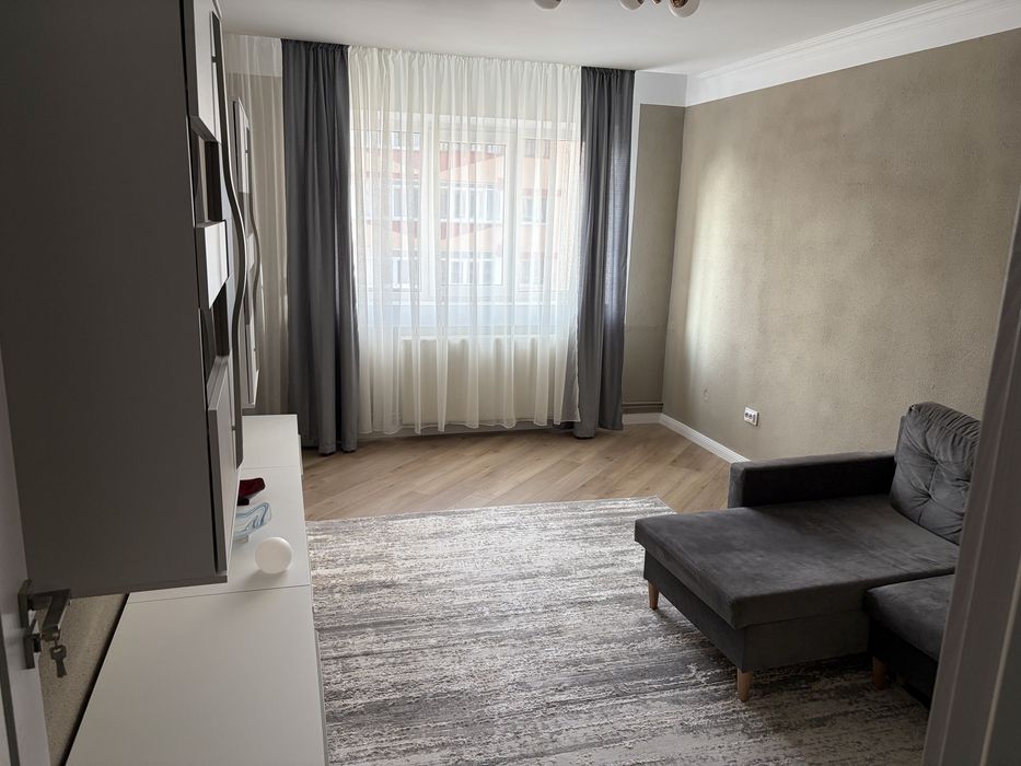 Inchiriez apartament 3 camere