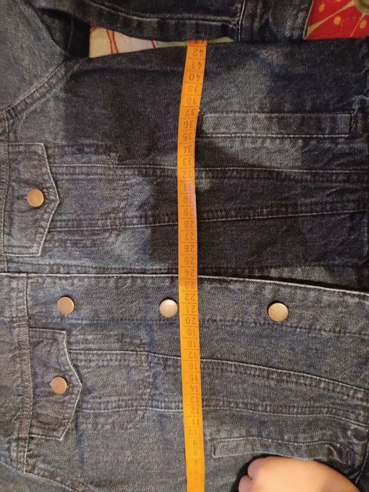 Продам одежду(джинсовую куртку )на мальчика.