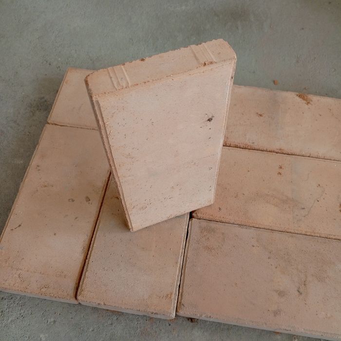 Плитка, сотилади