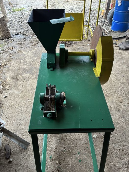 Vand moara de macinat cereale + circular