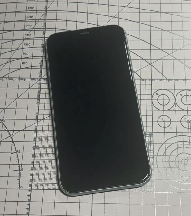 Айфон 11 в идеальном состоянии