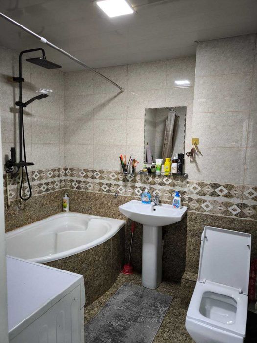 Массив Караташ за ГУМом  Туркуаз 3-комн 8/12 70 м² хороший ремонт