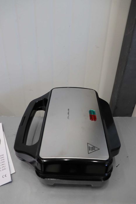 Сандвич тостер Emerio ST-109562, Без изтичане, 900 W