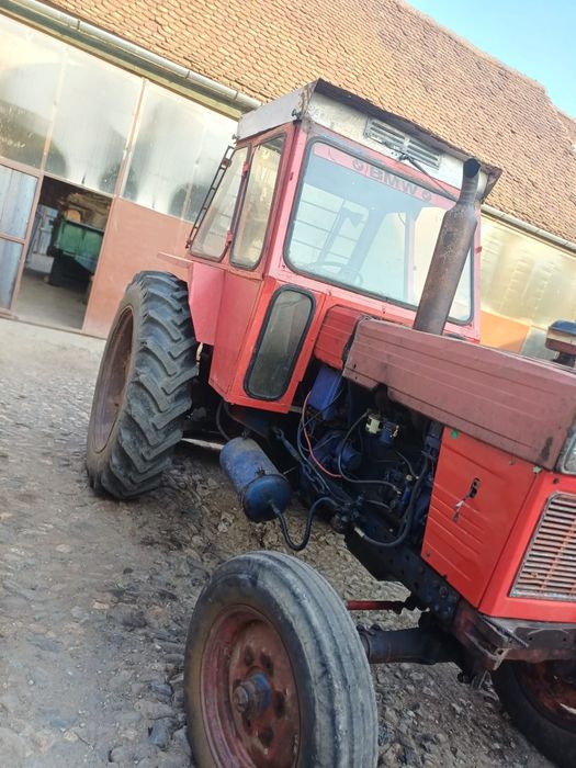 Vând tractor U650