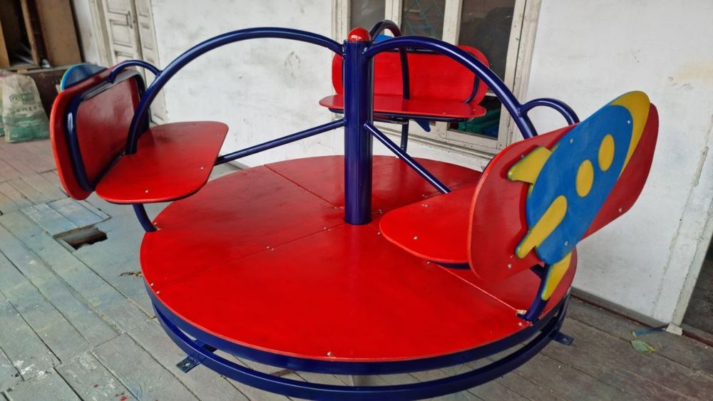 Bolalar maydonchasi uchun karusel