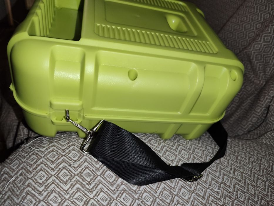 Безжична тонколонка с микрофон