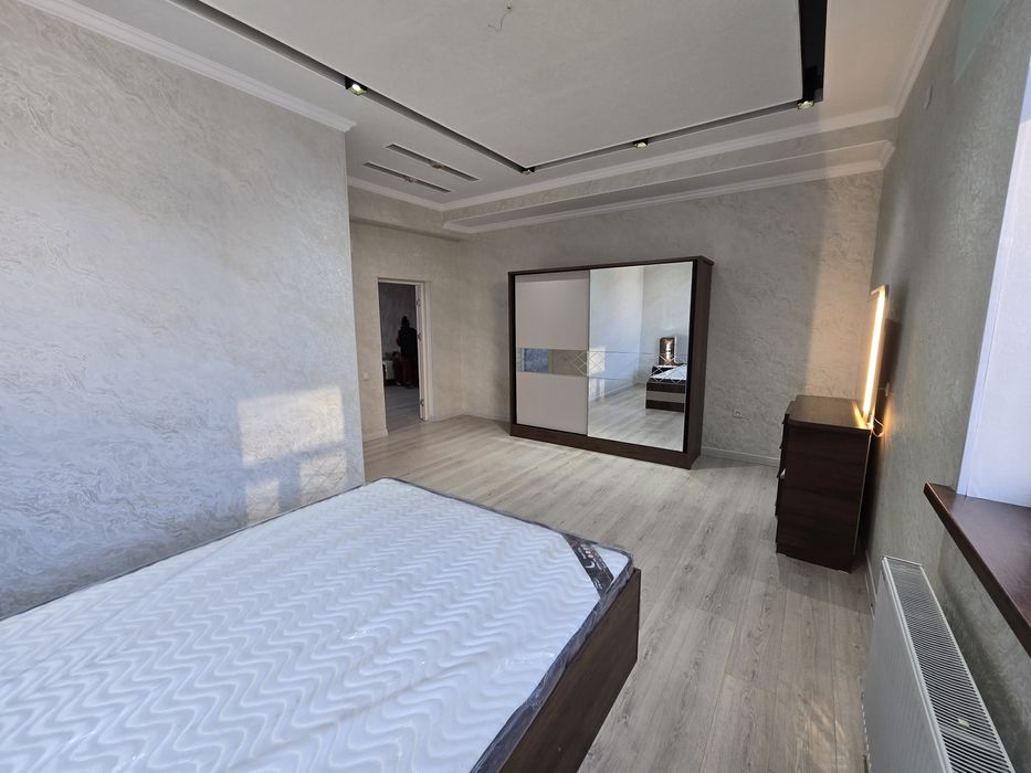 3 xona  uy sotiladi birja oldida luks