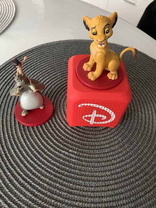 Тонколонка с кабел + 2 фигурки + 2 книжки