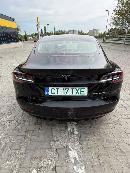 TESLA Model 3 2020 — imagine 5
