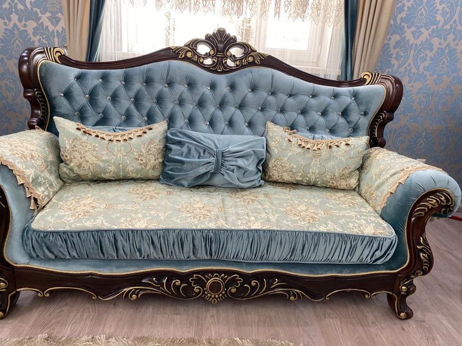 Красивый диван уголок классика