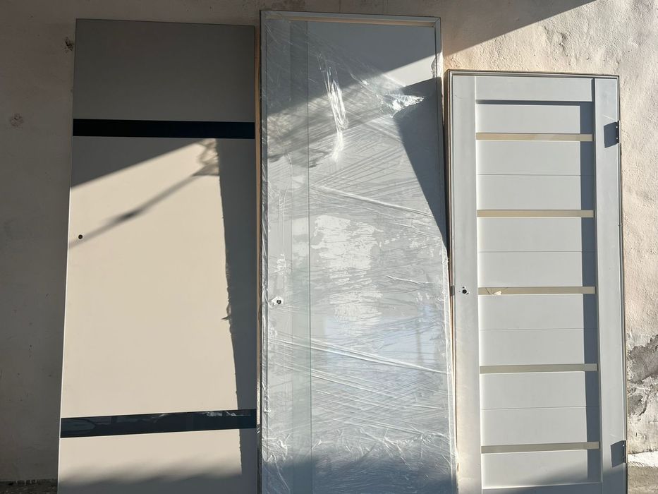 Двери новые с витрины по одной