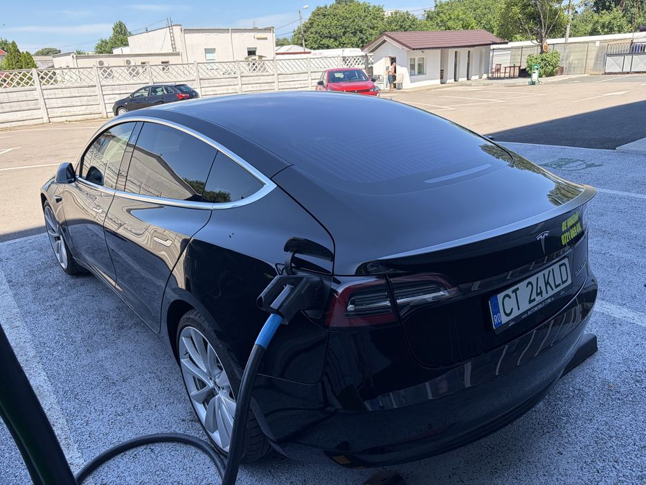 TESLA Model 3 2019 — imagine 4