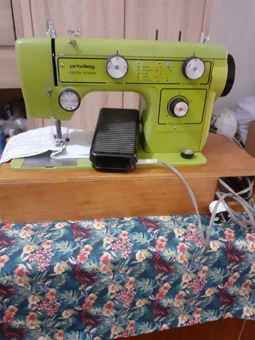 De vânzare mașină de cusut casnică electrică