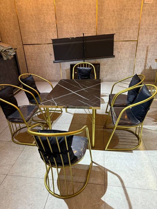 Birinchi uy qurilishi stul