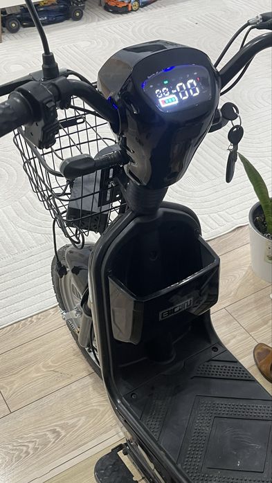 Продам скутер Sk8