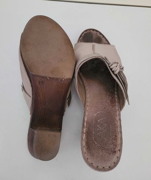 Saboti din piele , marime 37