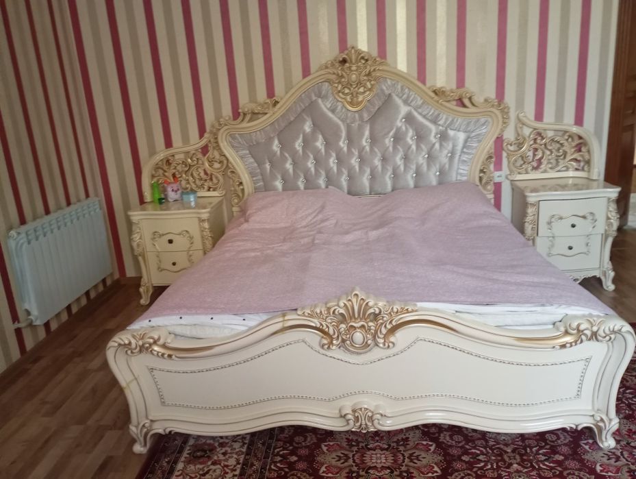 Шкаф, кровать и комод