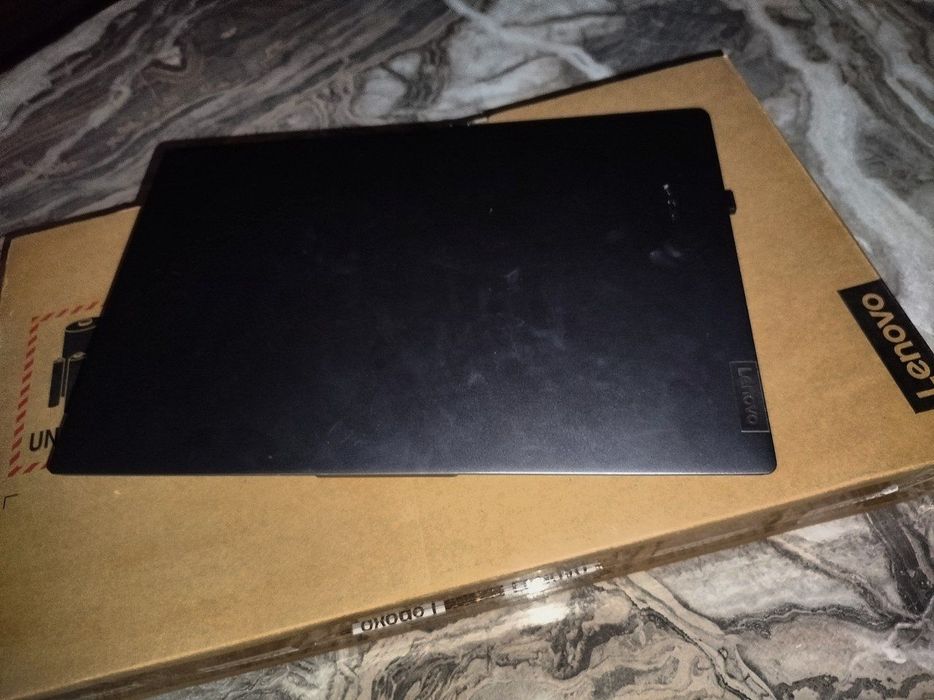 Lenovo Noutubk (laptop)
