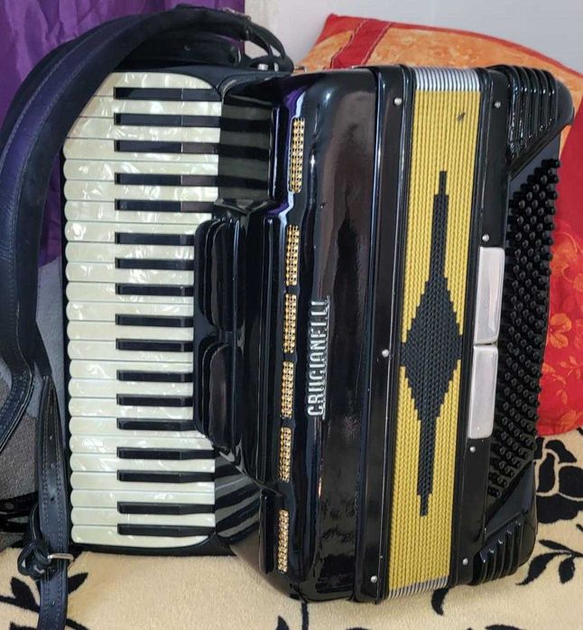 Urgent | Acordeon Crucianelli 120 bași | 9kg | fabricat pentru SUA