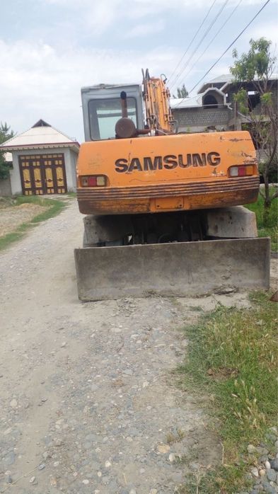 Samsung 132 ekskvator 1996 yil holati yaxshi ishga tayyor