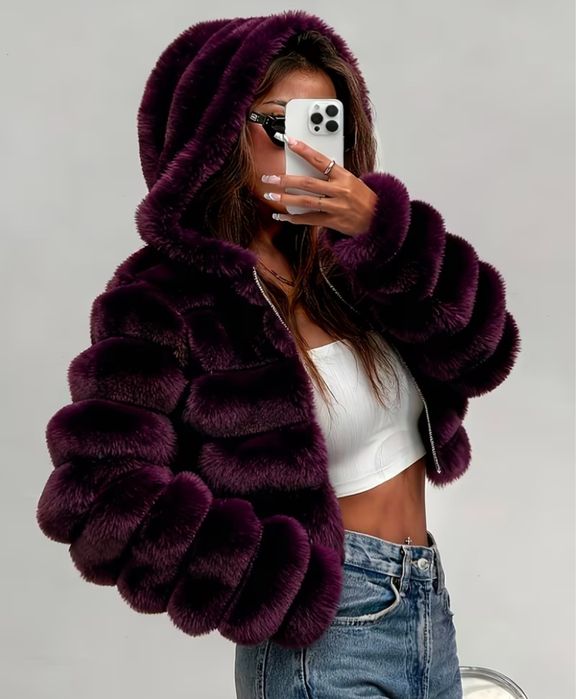 Късо пухкаво яке с качулка