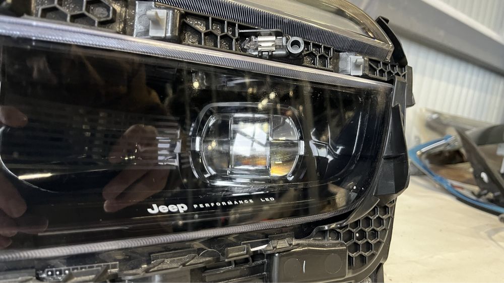 2 броя ляв и я брой десен фар Jeep Avenger 2022-