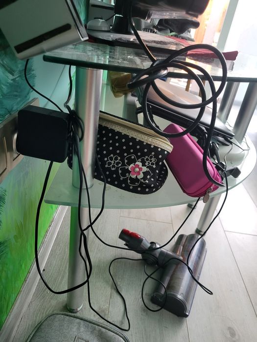 Масичка за телевизор и дървена маса