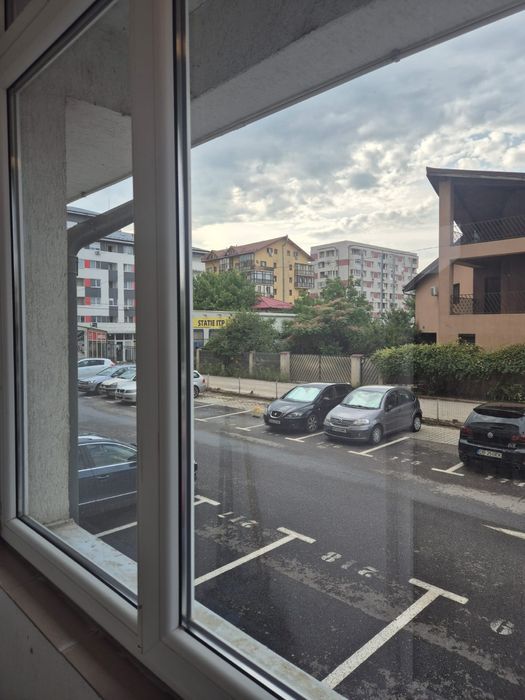 Inchiriez apartament