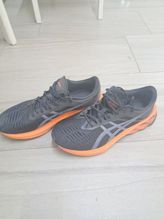 Vand adidasi asics