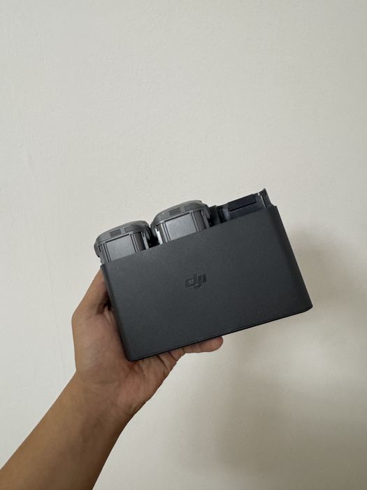 Хаб и аккумуляторы дрона DJI Air 3/3s