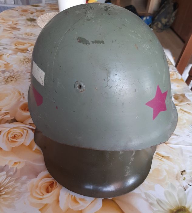 Военна каска автентична