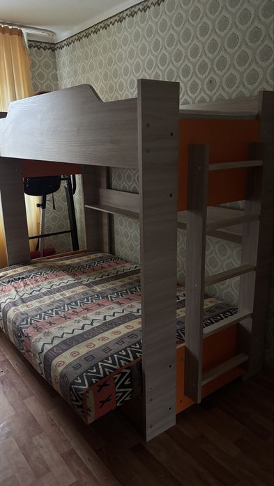 Продается кровать двухэтажный