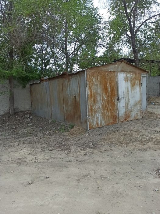 Стоит возле 2 роддома.Океан