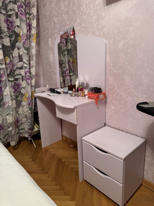 Детска тоалетка с огледалце и шкафче