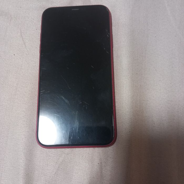 Vand iphone 11 putin fisurat