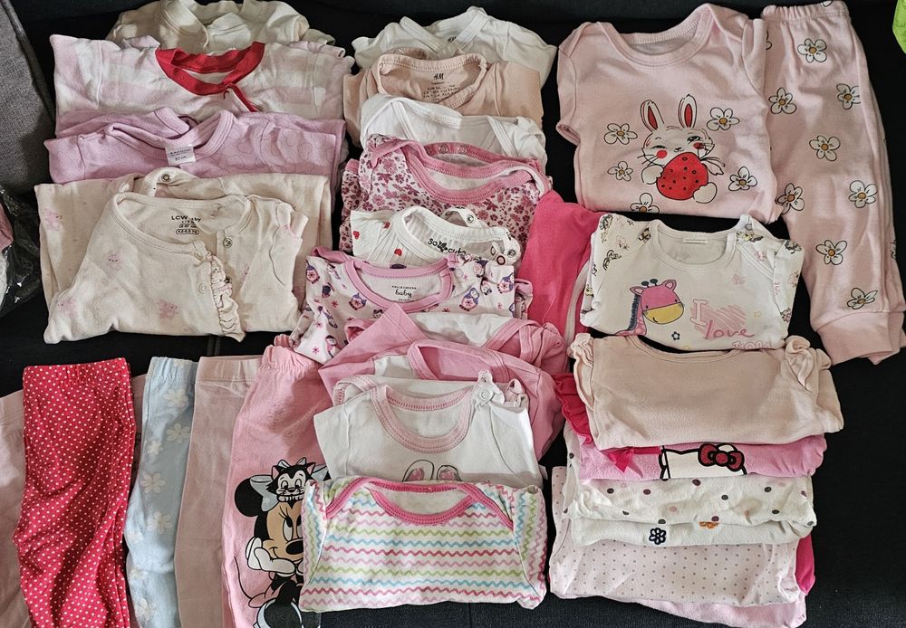 Подарявам бебешки дрешки